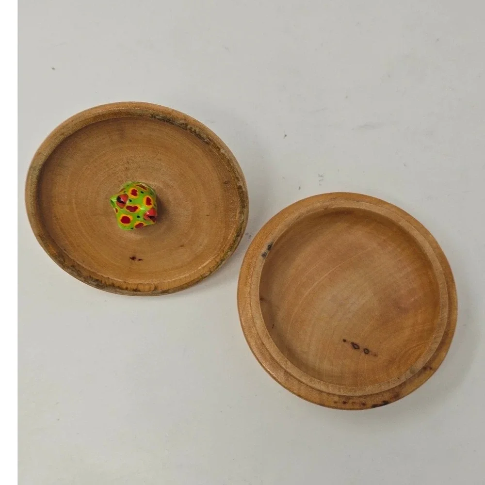 Vtg whimsical wooden trinket box poison dart frog stuck in the lid amphibian